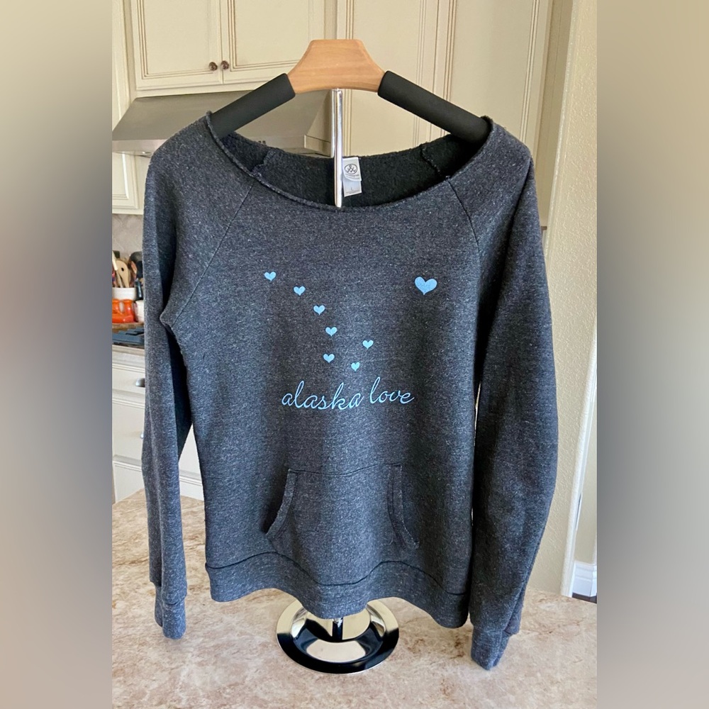 💕 SUPER CUTE WOMENS OFF THE SHOULDER ALASKA LOVE SWEATSHIRT - SIZE LARGE 💕